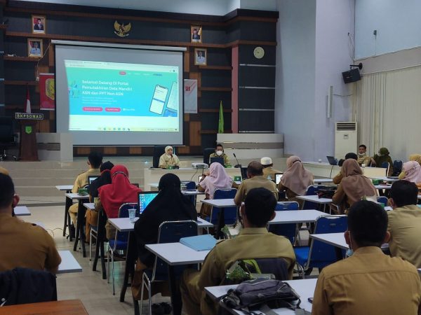PENDAMPINGAN VERIFIKASI DATA PADA APLIKASI SI-ASN BAGI VERIFIKATOR PERANGKAT DAERAH DI LINGKUNGAN PEMERINTAH KABUPATEN SAMBAS