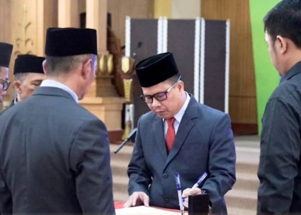91 Pejabat Pemkab Sambas Resmi Dilantik, Bupati Tekankan Integritas dan Profesionalisme