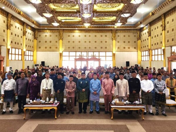 Penyerahan SK Pemberhentian PNS dengan Hak Pensiun di Lingkungan Pemerintah Kabupaten Sambas Tahun 2026
